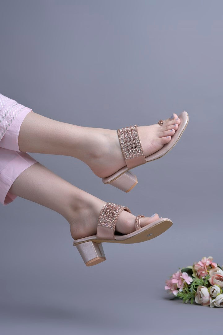 Jm Looks embellished block heel sandals with a toe-ring design
 Peach