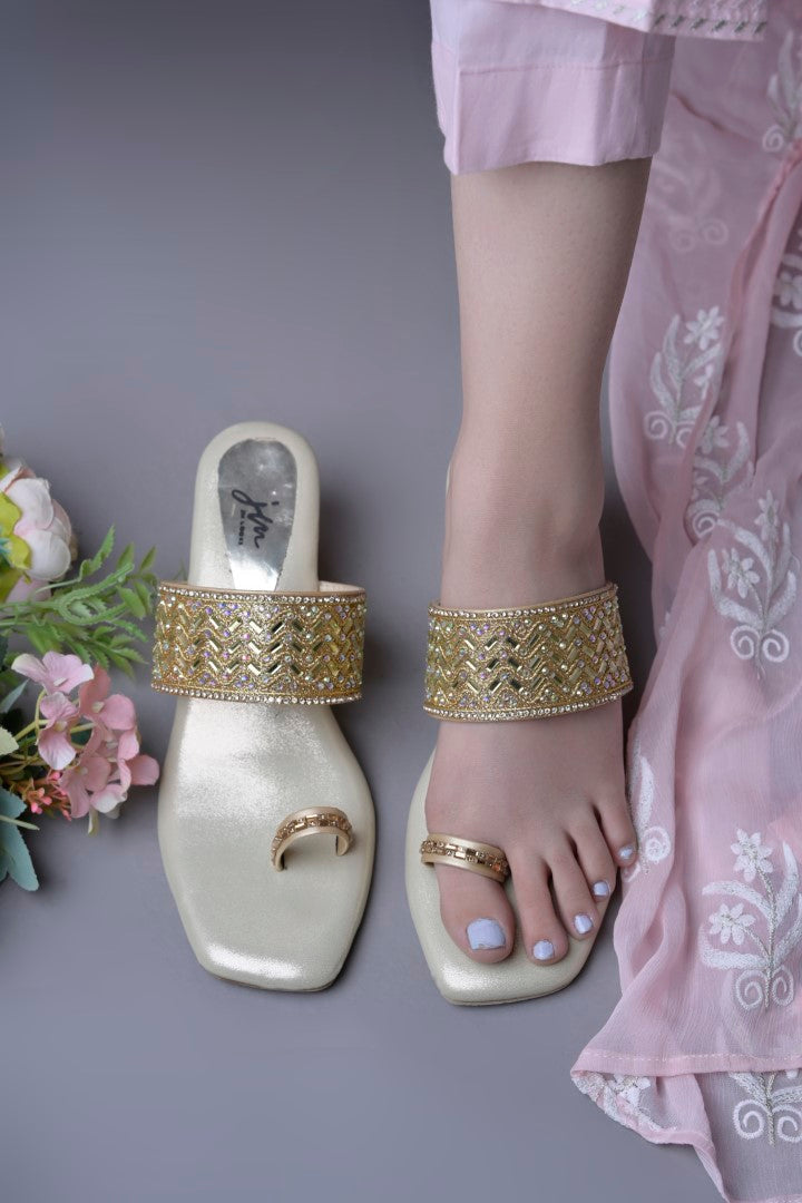 Jm Looks embellished block heel sandals with a toe-ring design
 Golden