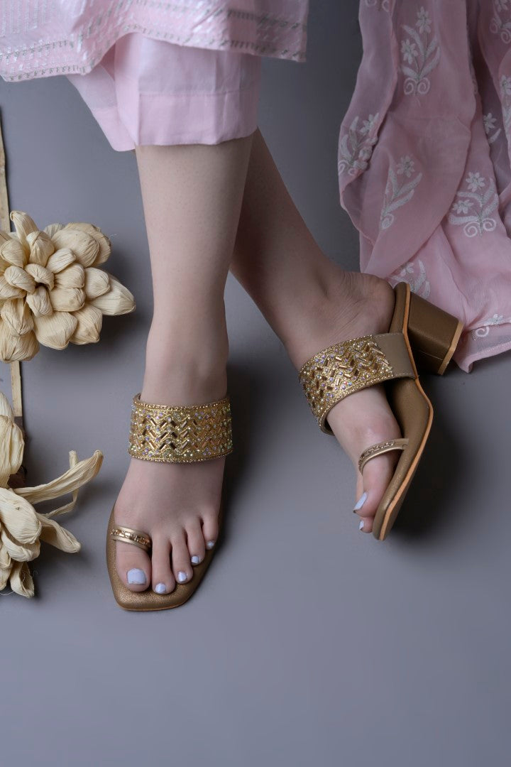 Jm Looks embellished block heel sandals with a toe-ring design
 Brown