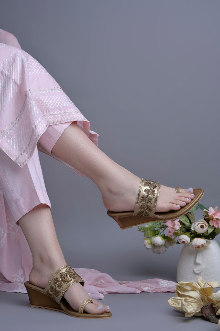 Jm Looks embroidered wedge sandals with a toe-ring design displayed with pearls
 Brown