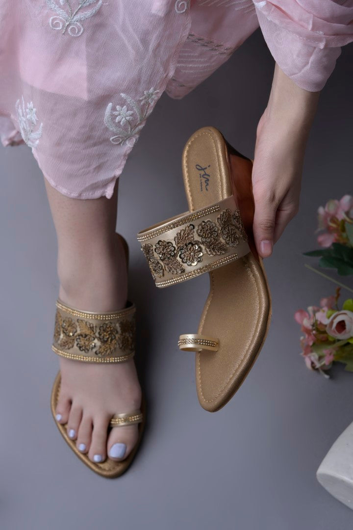 Jm Looks embroidered wedge sandals with a toe-ring design displayed with pearls
 Brown