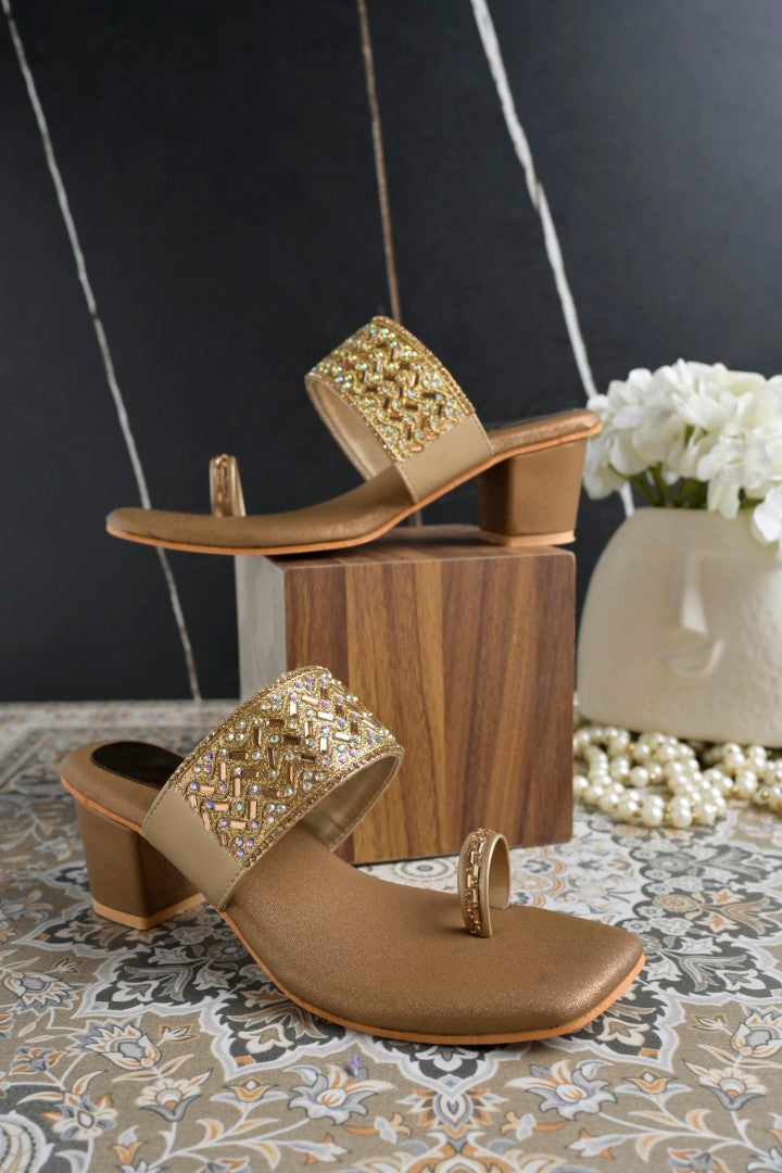 Jm Looks embellished block heel sandals with a toe-ring design
 Brown