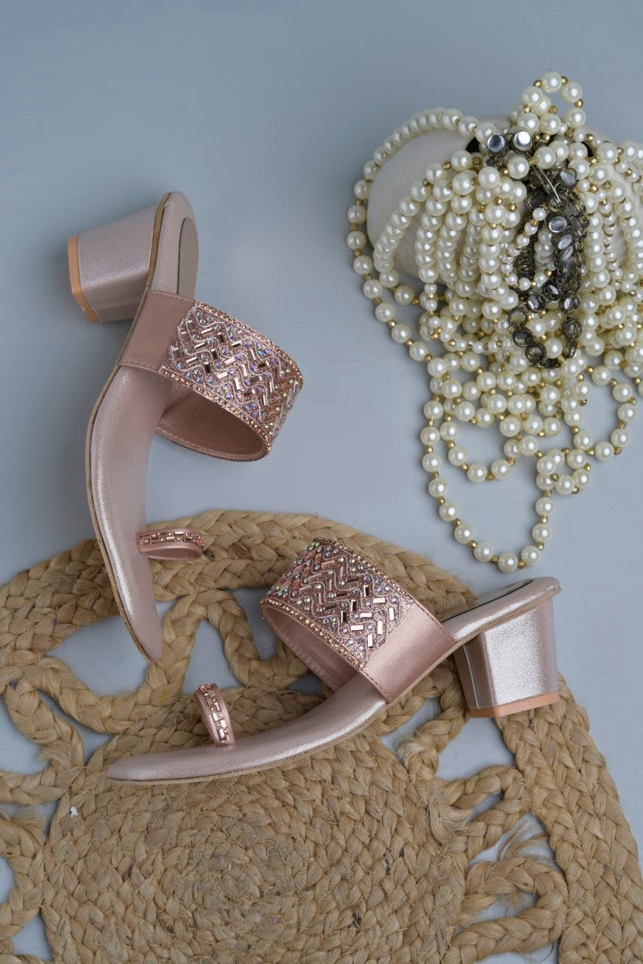 Jm Looks embellished block heel sandals with a toe-ring design
 Peach