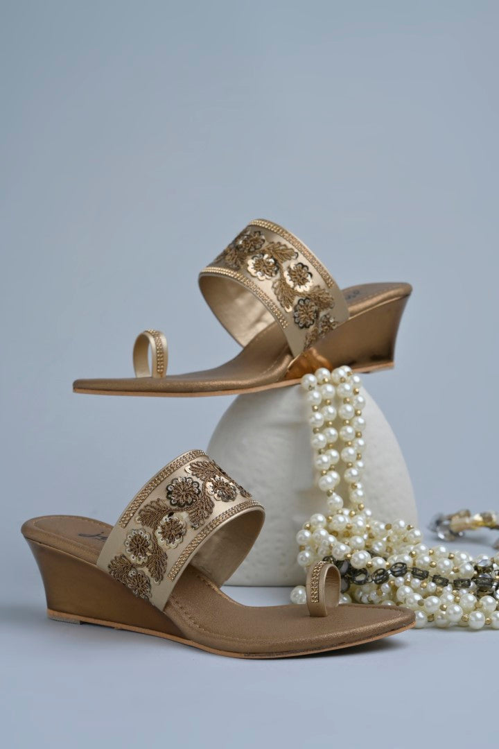 Jm Looks embroidered wedge sandals with a toe-ring design displayed with pearls
 Brown
