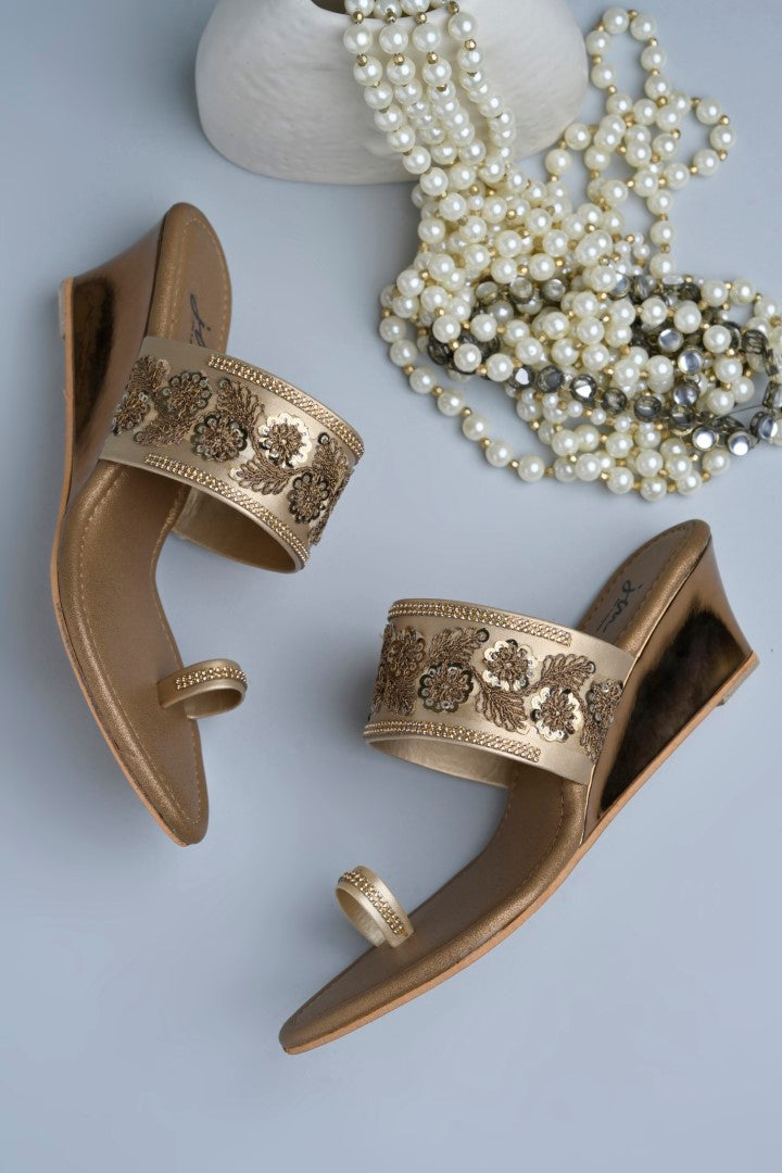 Jm Looks embroidered wedge sandals with a toe-ring design displayed with pearls
 Brown