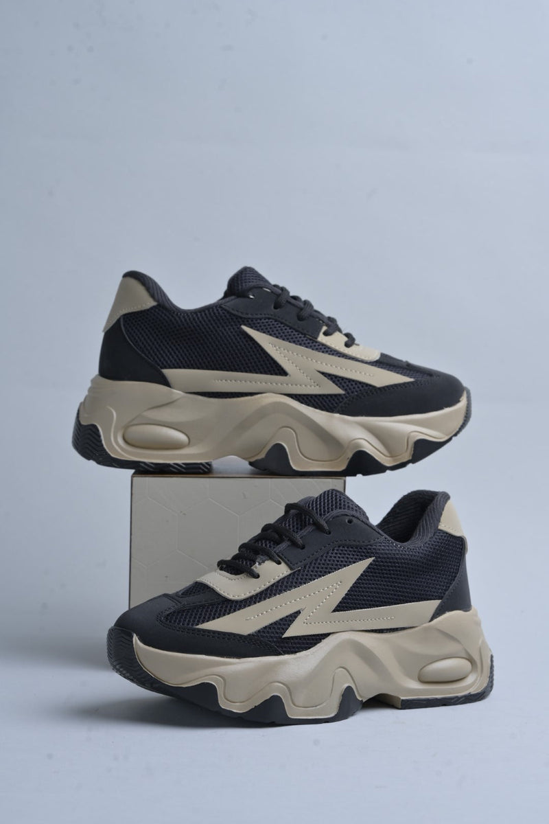 Chunky sole mesh sneakers with bold design - 10