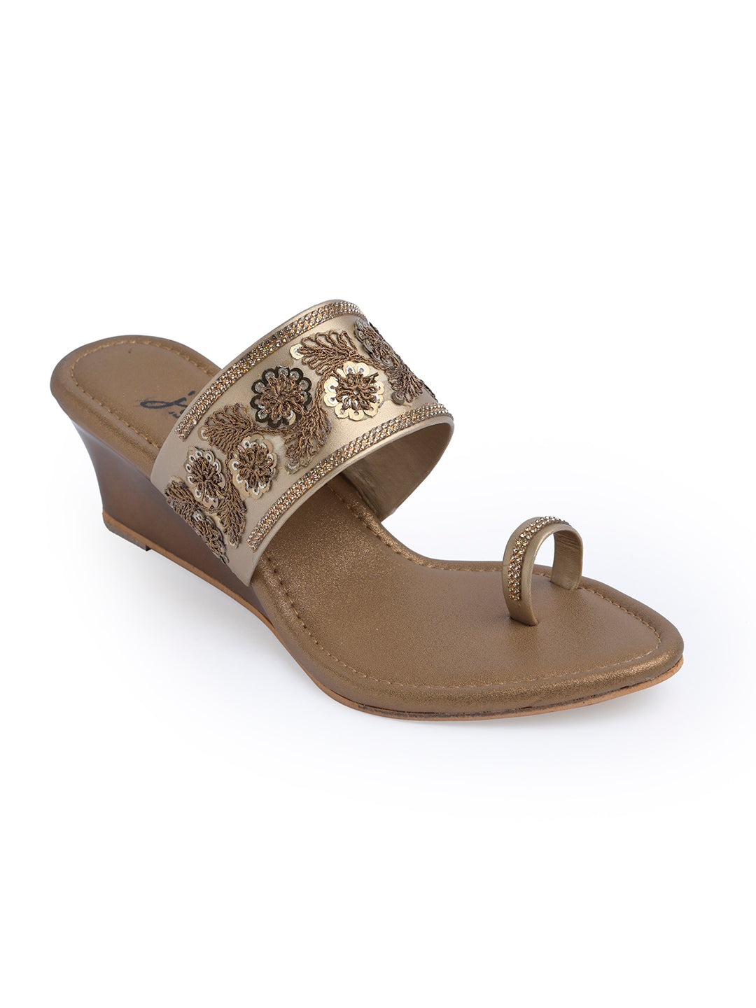 Jm Looks embroidered wedge sandals with a toe-ring design displayed with pearls
 Brown