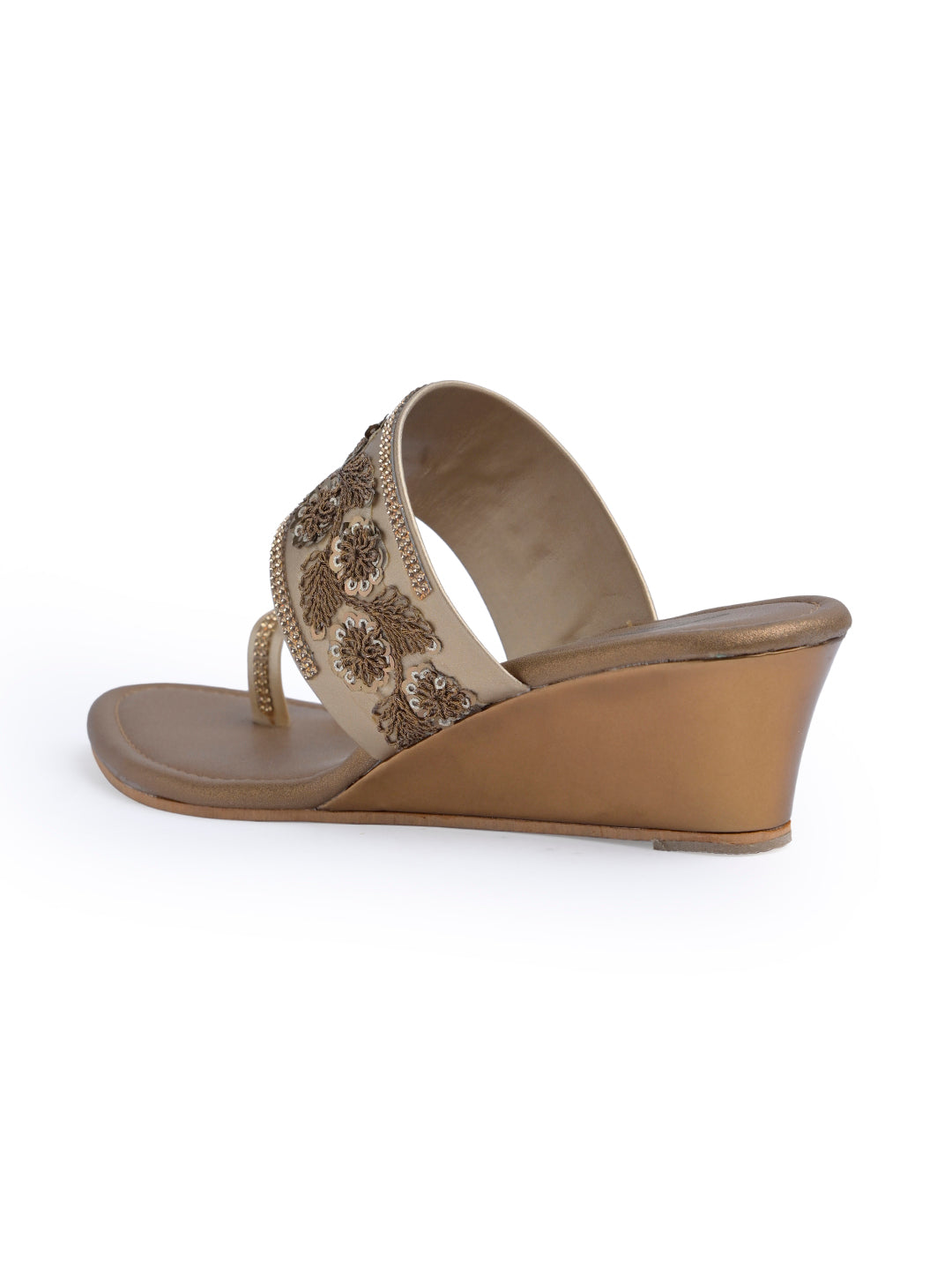 Jm Looks embroidered wedge sandals with a toe-ring design displayed with pearls
 Brown