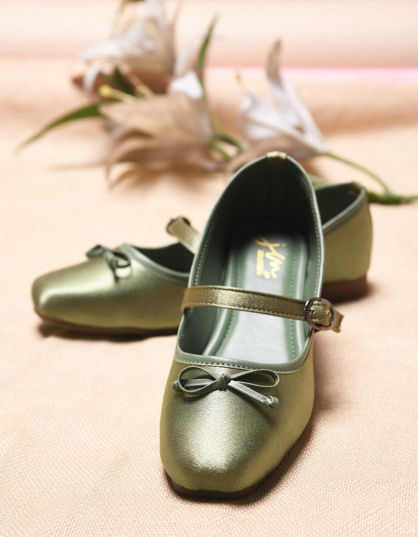 JM Looks Embroidered Broad-Strap Ethnic Flat Sandals for Women | Handcrafted Festive Slip-Ons Green