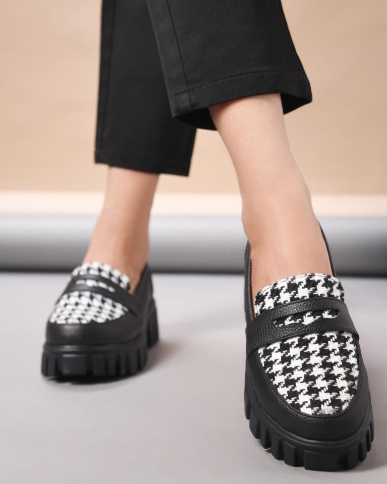 Jm Looks Beige J Series Minimalist Sneakers Modern Everyday Style Black