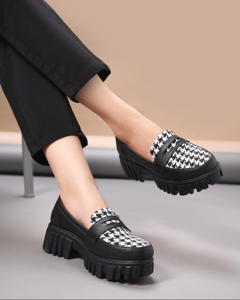 Jm Looks Beige J Series Minimalist Sneakers Modern Everyday Style Black