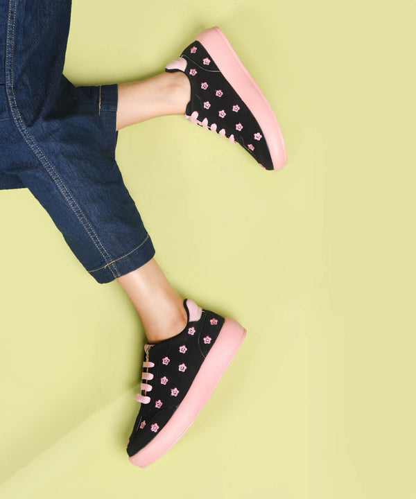 Black suede sneakers for women with embroidered flowers, lace-up front and platform sole