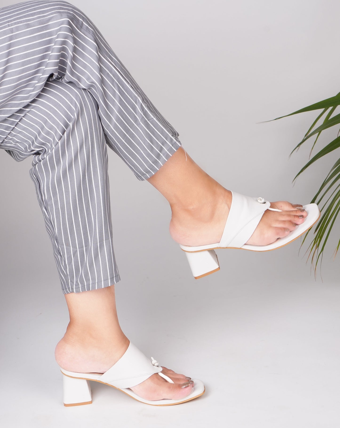 Women’s block heel sandals with wide strap and toe-loop detail Cream