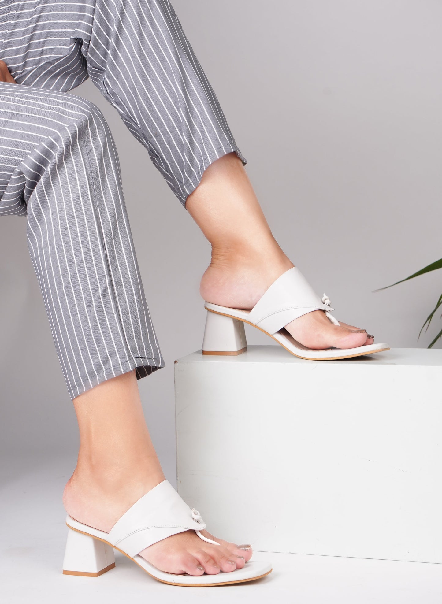 Women’s block heel sandals with wide strap and toe-loop detail Cream