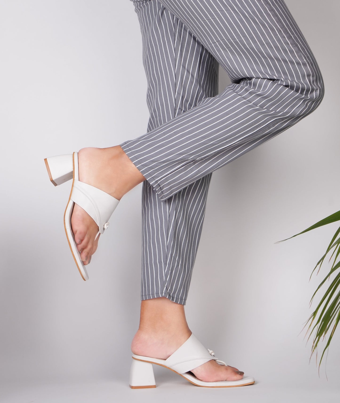 Women’s block heel sandals with wide strap and toe-loop detail Cream