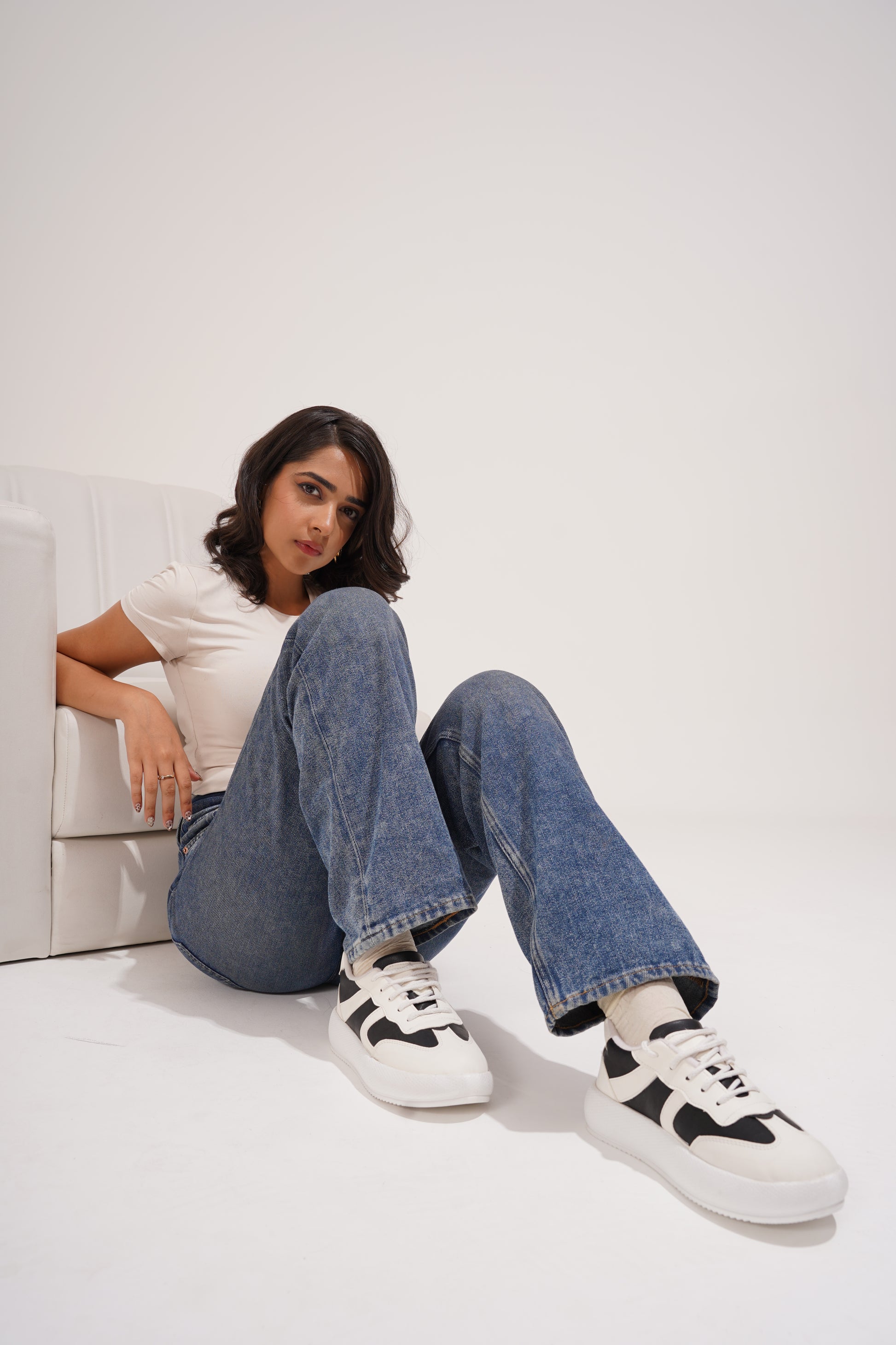 casual lace-up sneakers with distinctive panel detailing on the sides
-Black Black-White