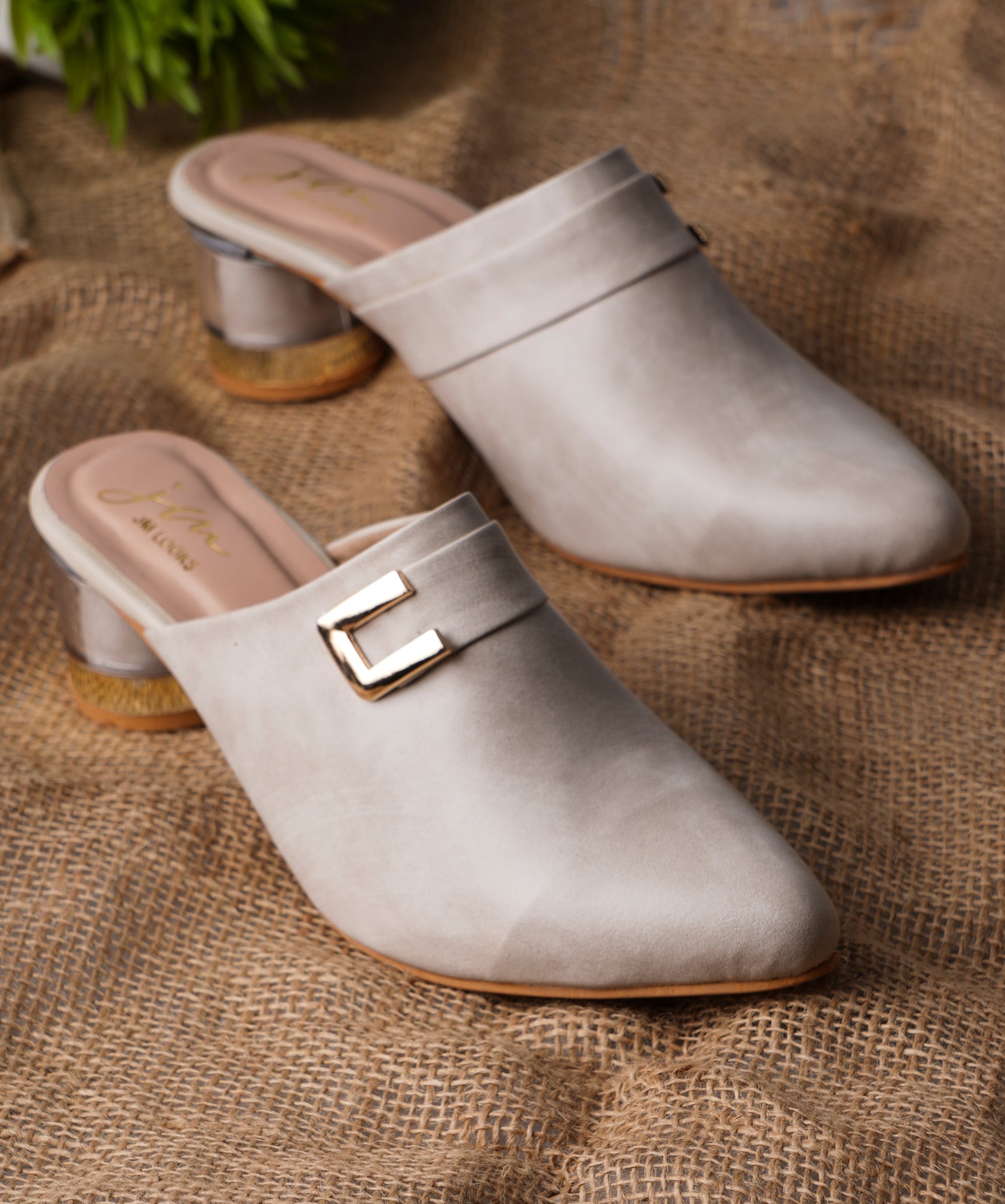 Women’s pointed-toe mules with buckle and metallic block heel Cream