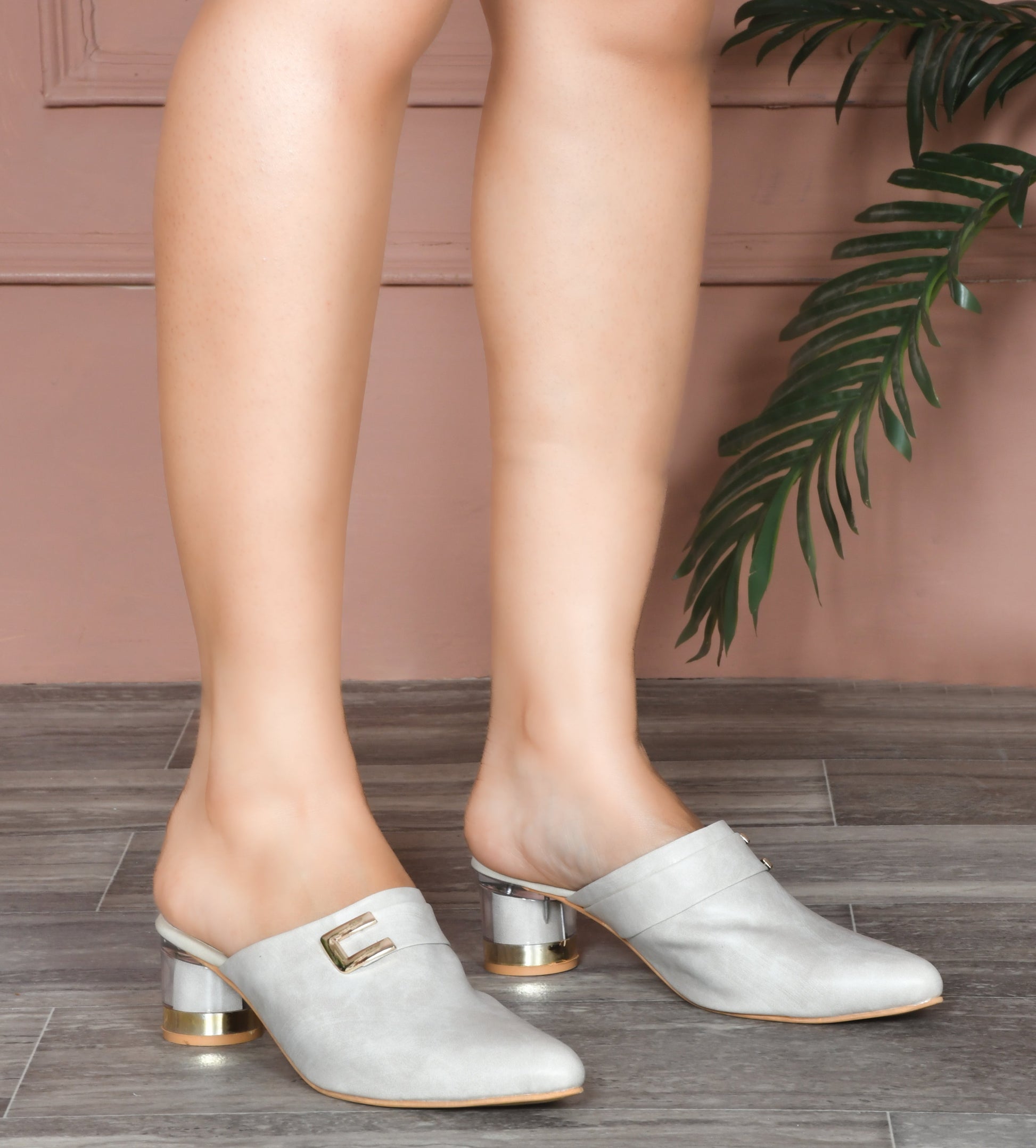 Women’s pointed-toe mules with buckle and metallic block heel Cream