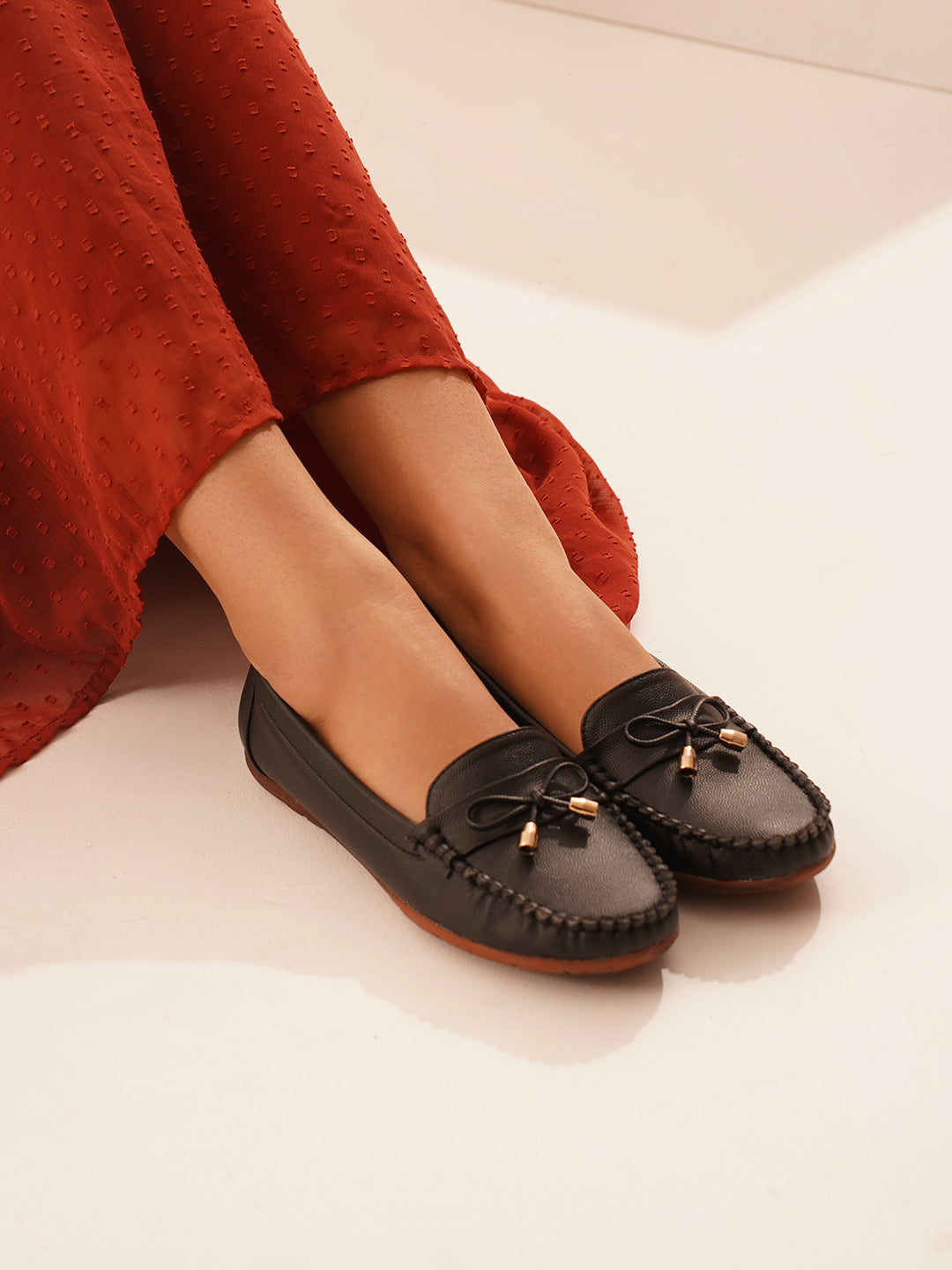 JM Looks women's driving loafers with a bow detail and stitched moc toe
 Black