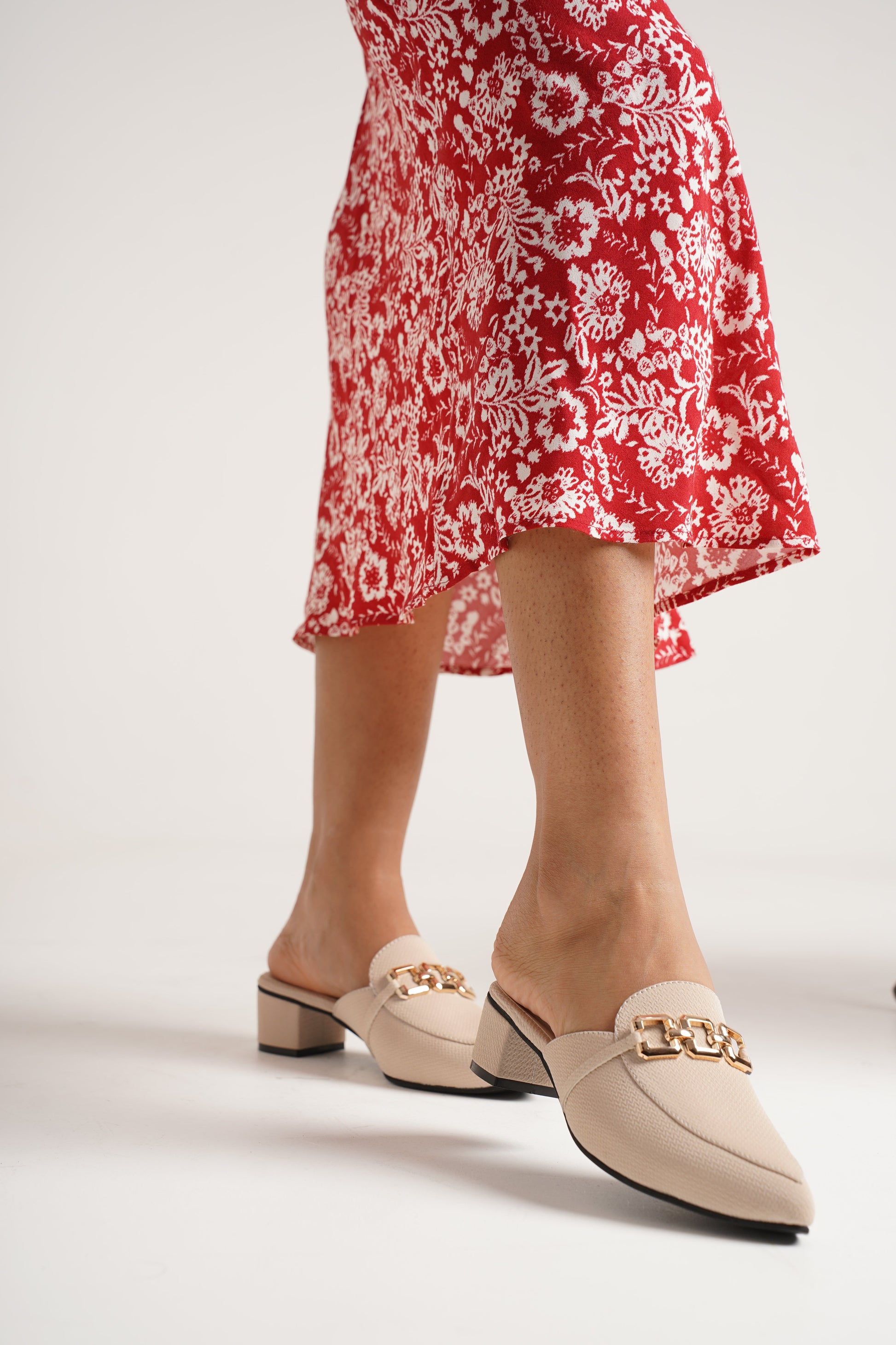 Jm Looks chain embellished mule loafers
 Cream