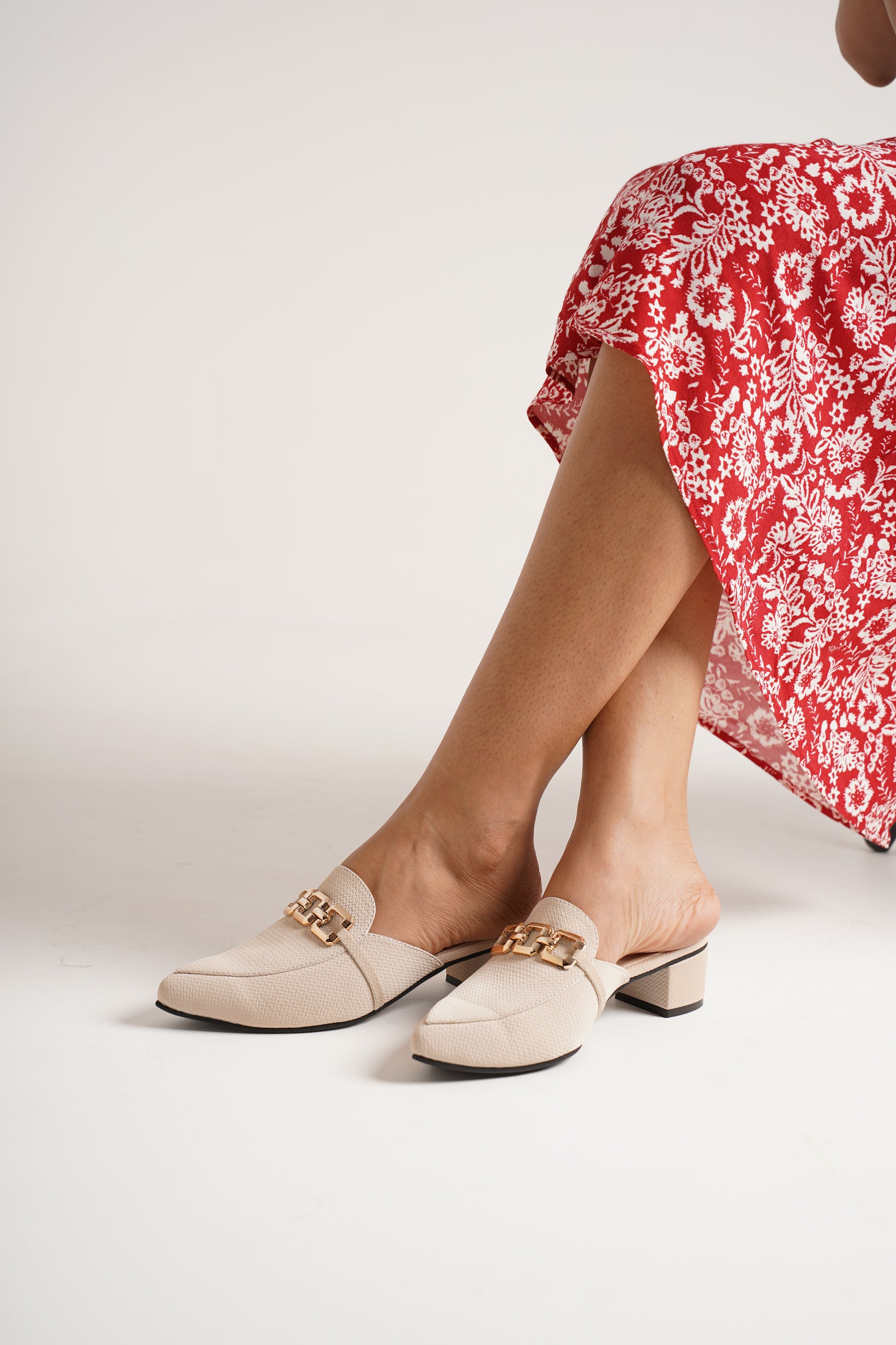 Jm Looks chain embellished mule loafers
 Cream