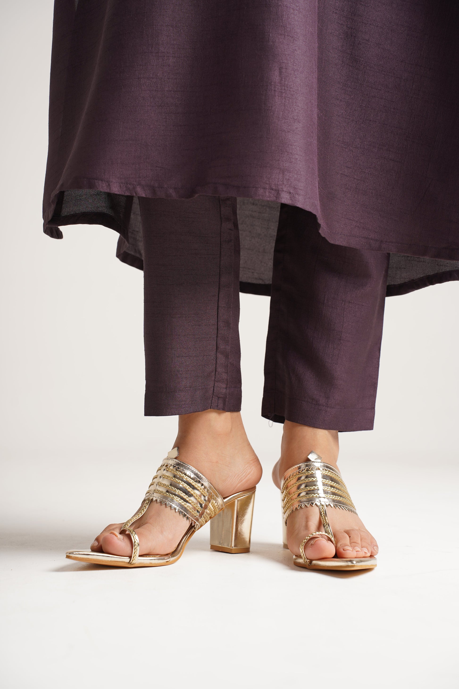 classic toe-ring block heels with a structured upper design
 Gold