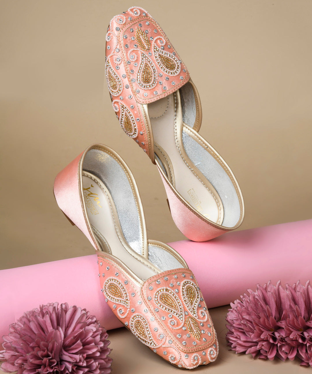 Women Pink Embellished Beaded Round-Toe Royal Stone & Threadwork Ethnic Juttis
