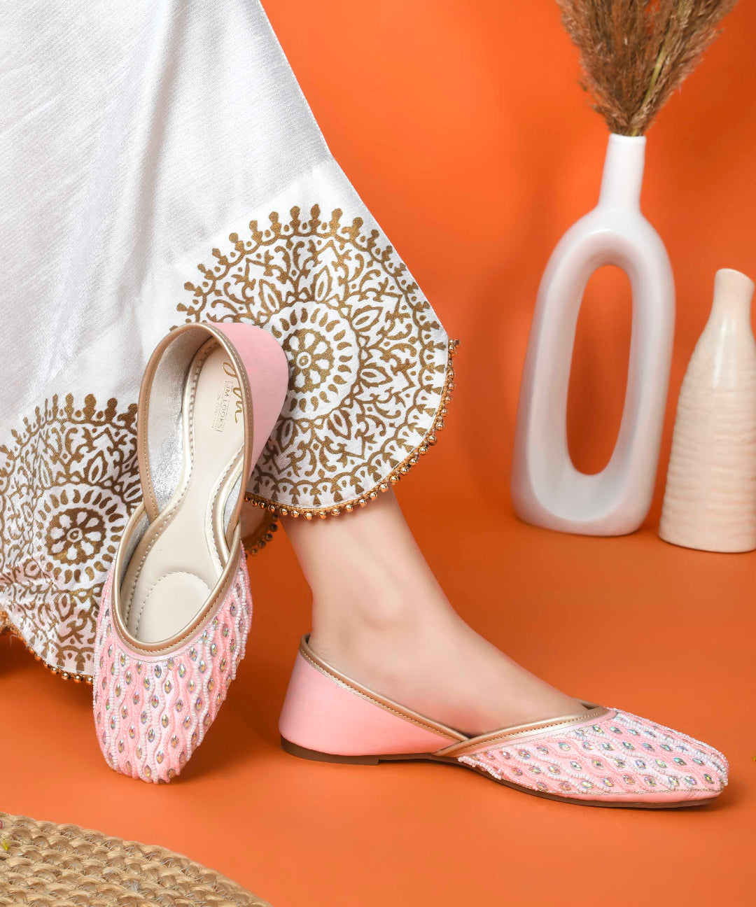 Women Pink Stone Embellished Embroidered Ethnic Mojaris Flats Juttis