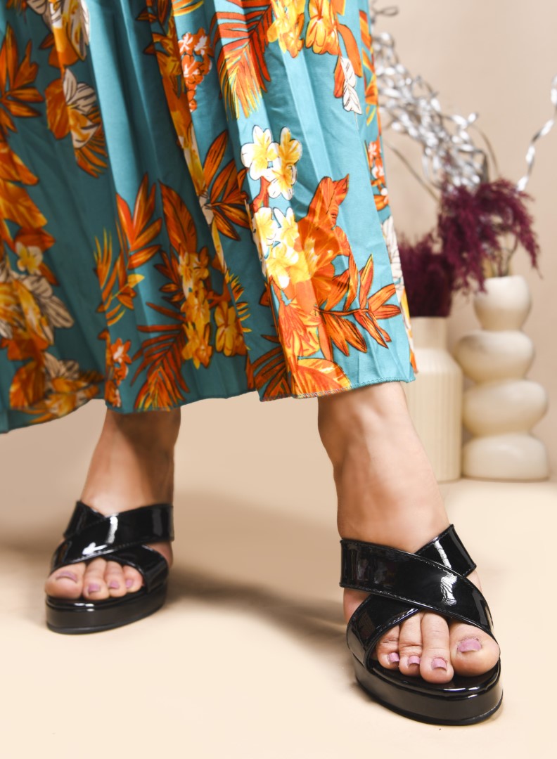 Jm Looks block heels with criss-cross straps and a slight platform
 Black