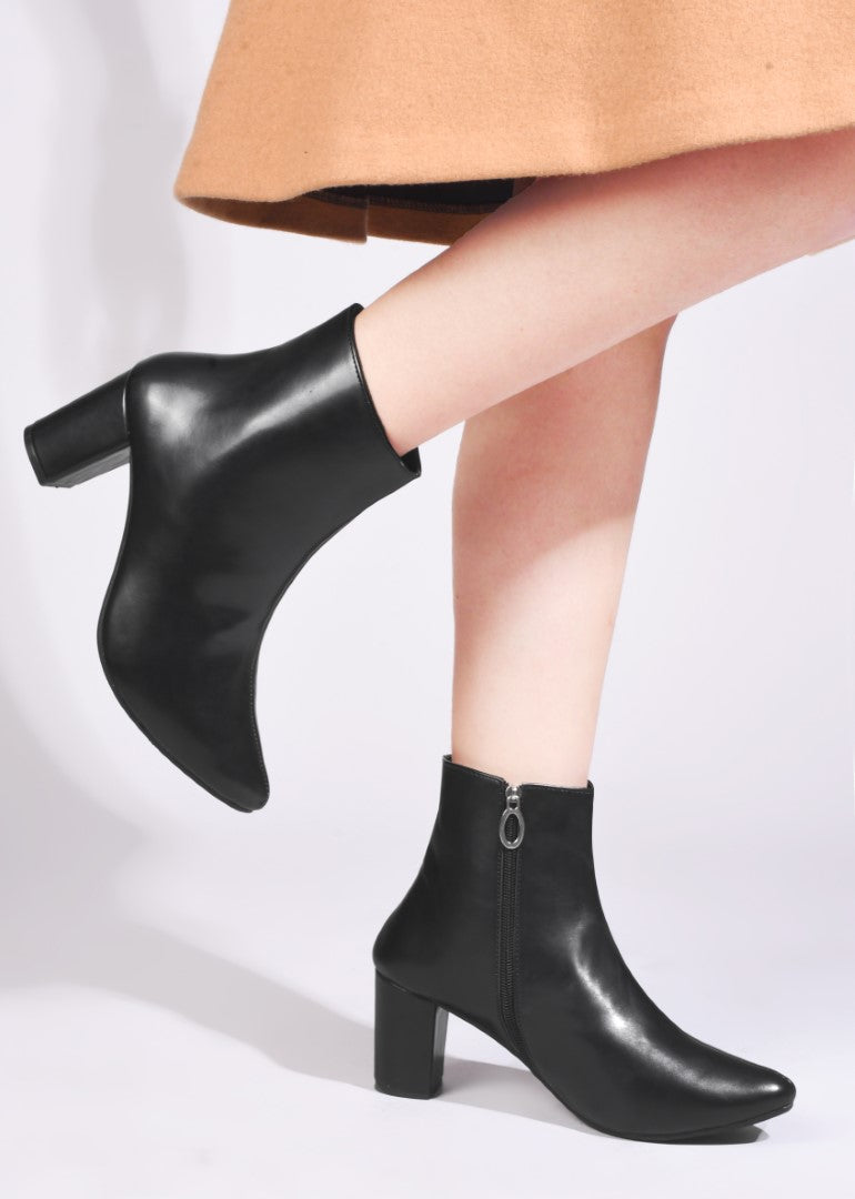 JM Looks women's ankle boots with a pointed toe and block heel
 Black