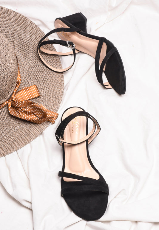 Women's strappy block heel sandals with buckle closure in Black