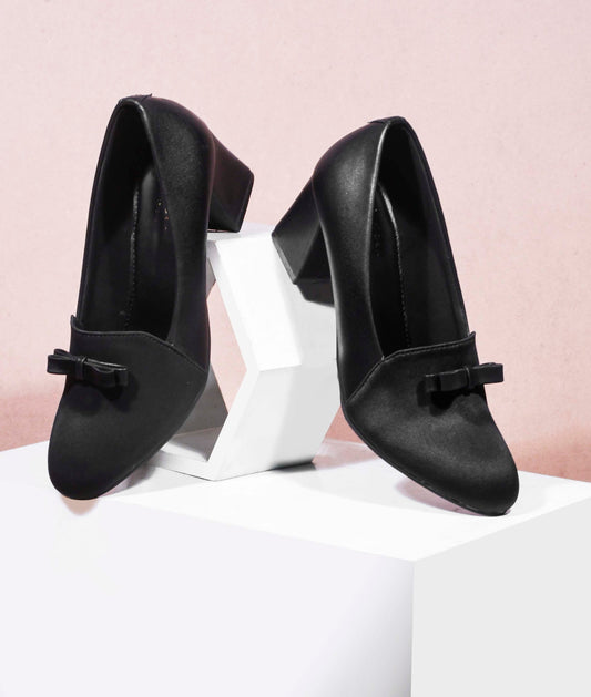 Jm Looks block heel pumps featuring a small decorative bow on the vamp
 Black
