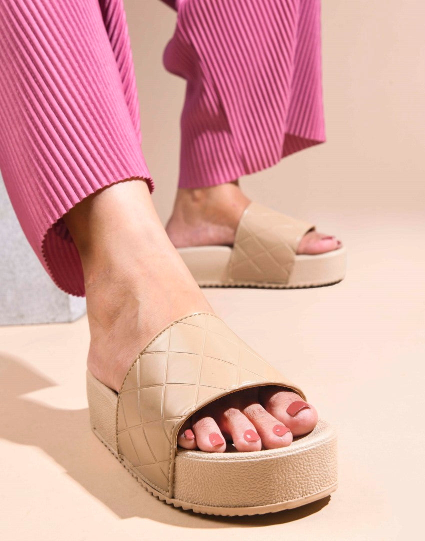 women's platform slides with a quilted upper strap
 Beige