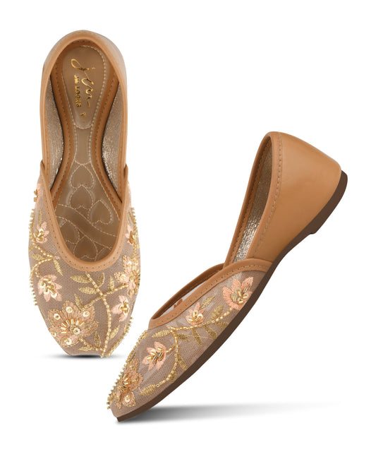 Beige embroidery jutti for women