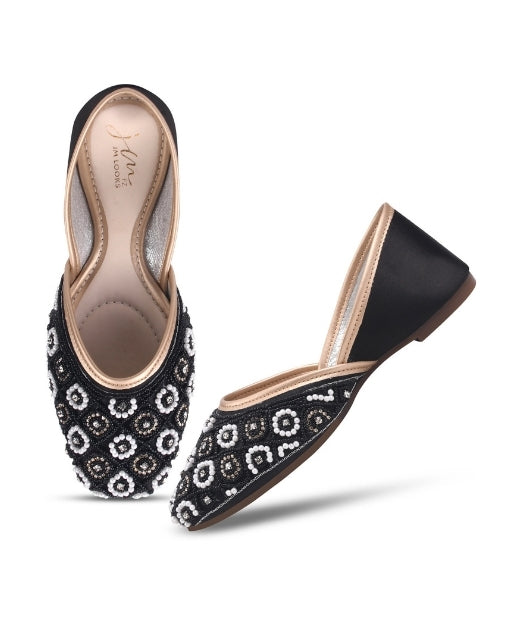 Women Black Embellished Round-Toe Embroidered Beaded Traditional Punjabi Jutti Mojari