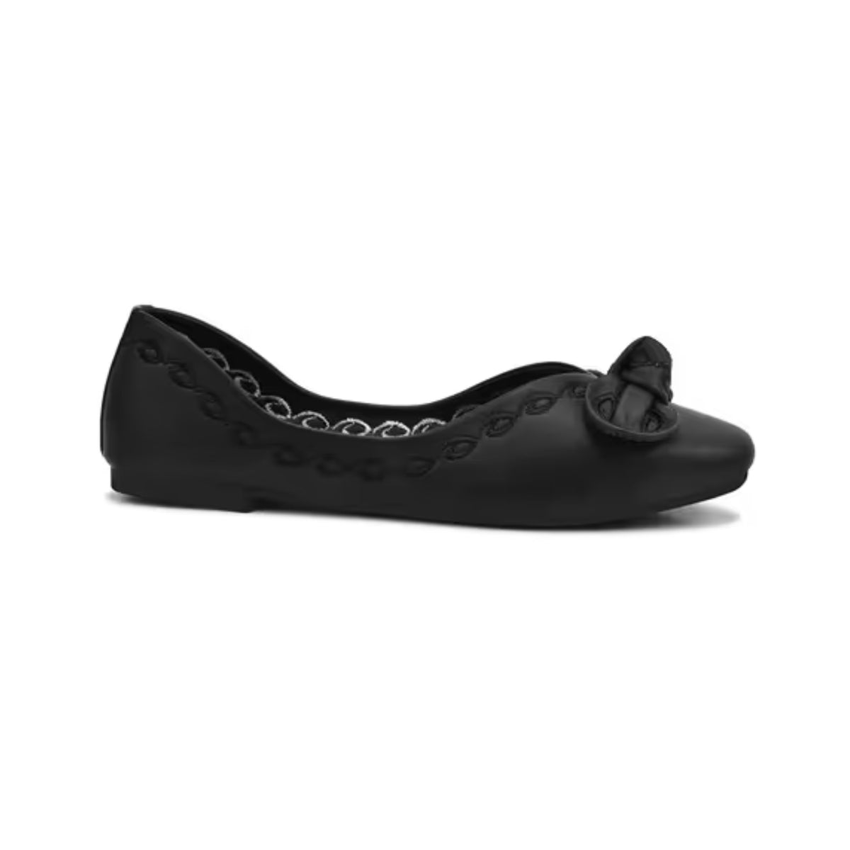Ballet flats with embroidery in black, bow detail on toe, swirl thread work, cushioned round-toe design