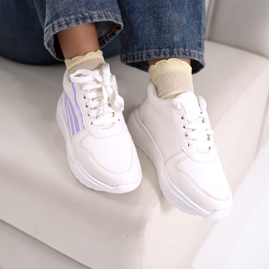Jm Looks sneakers with contrasting stripe detailing on the side
 Lavender